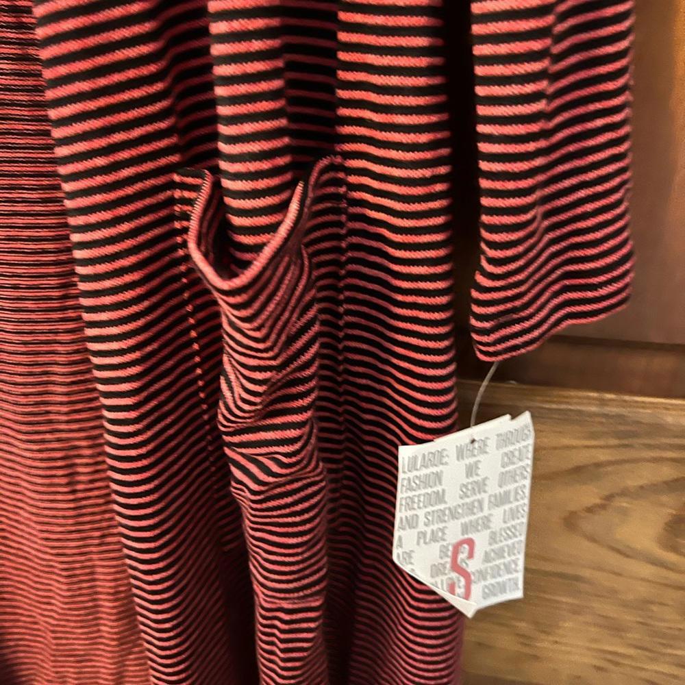 LuLaRoe Sarah Duster Sweater Long Cardigan Pin Stripe Red Black Pocket Small NWT - Picture 2 of 7